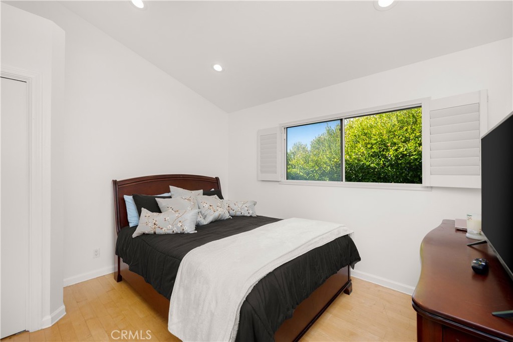 1468 W 37th