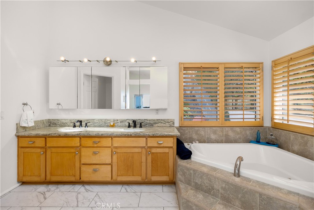 1468 W 37th