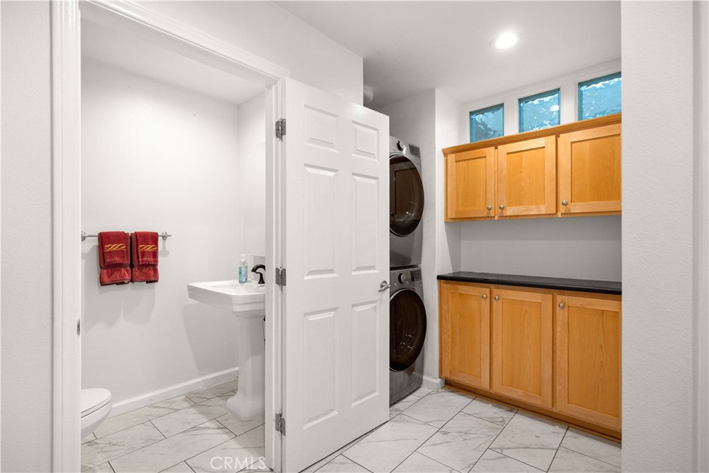 1468 W 37th