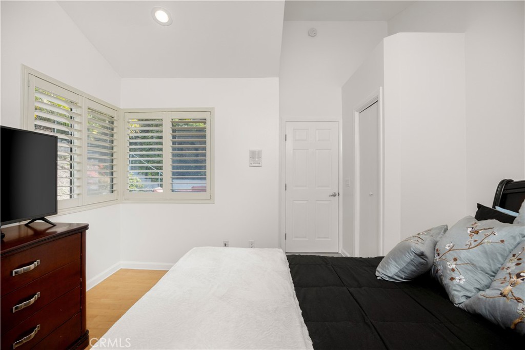 1468 W 37th