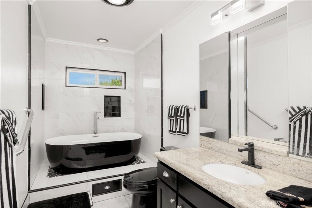 1468 W 37th