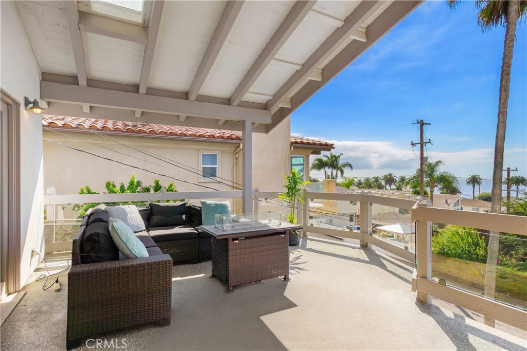 1468 W 37th