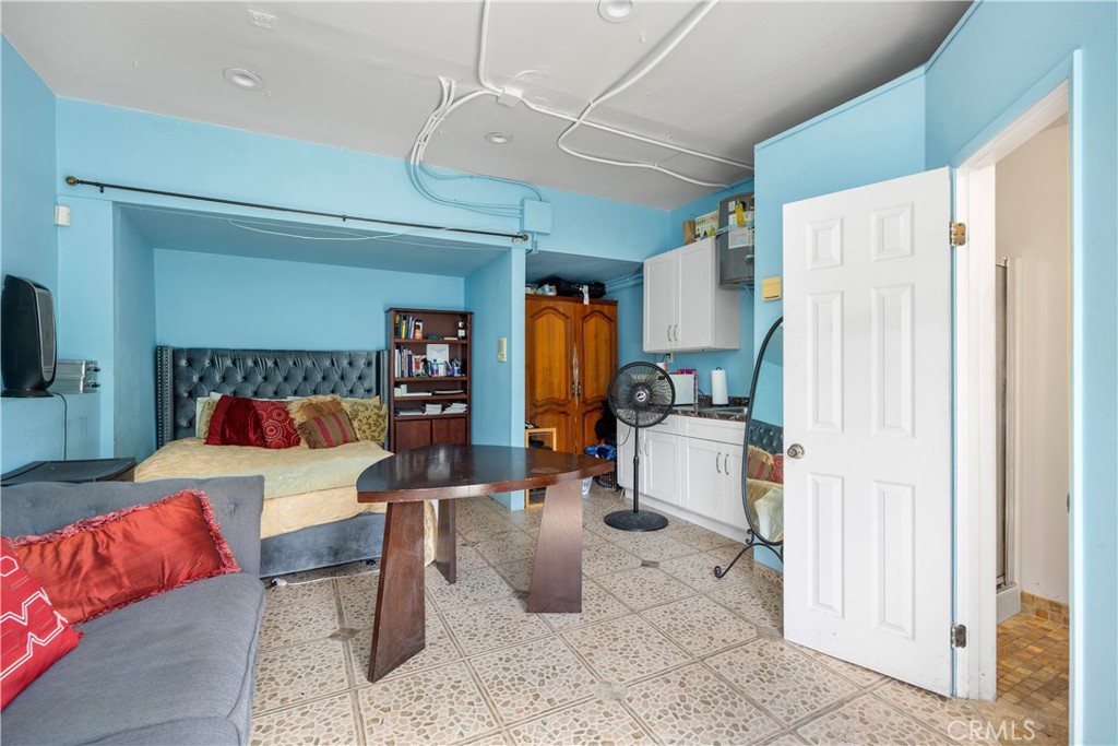1468 W 37th