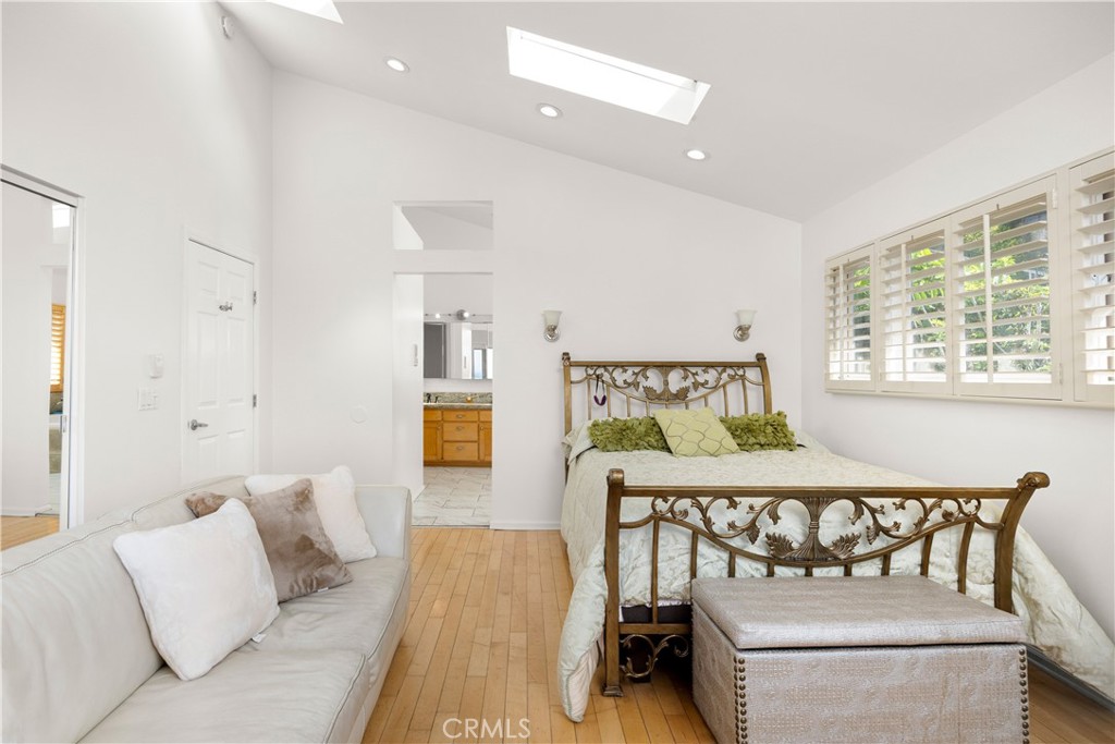 1468 W 37th