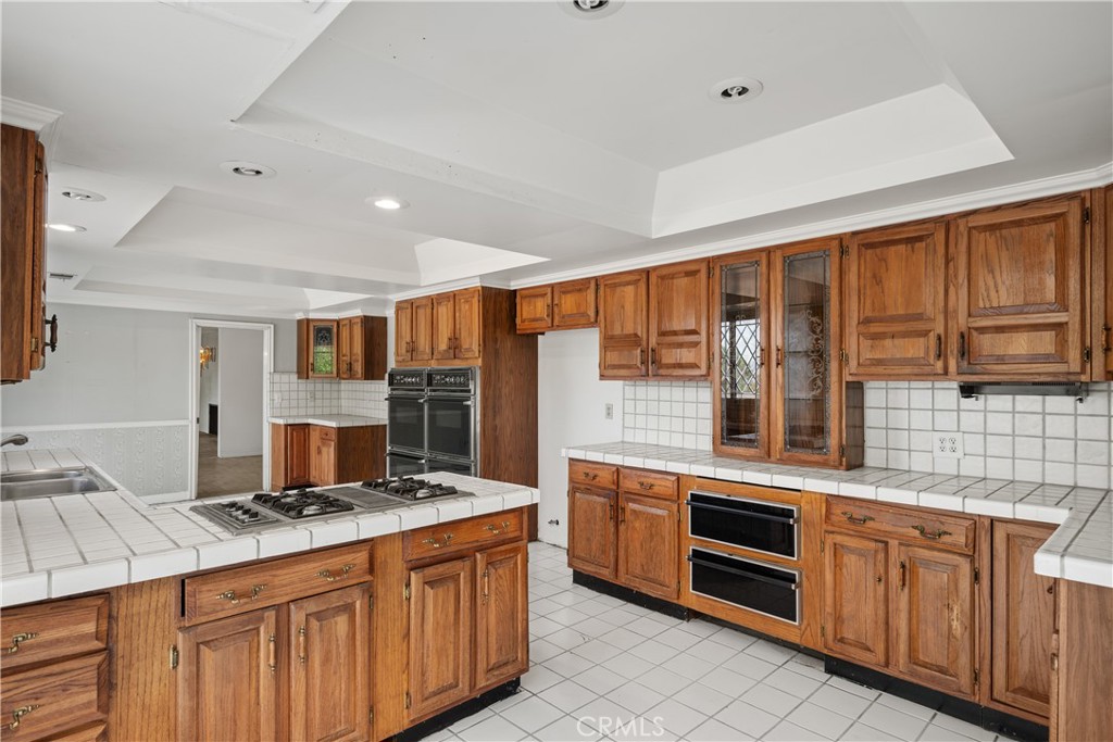 4931 Tarzana Woods Drive