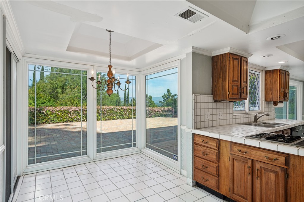 4931 Tarzana Woods Drive