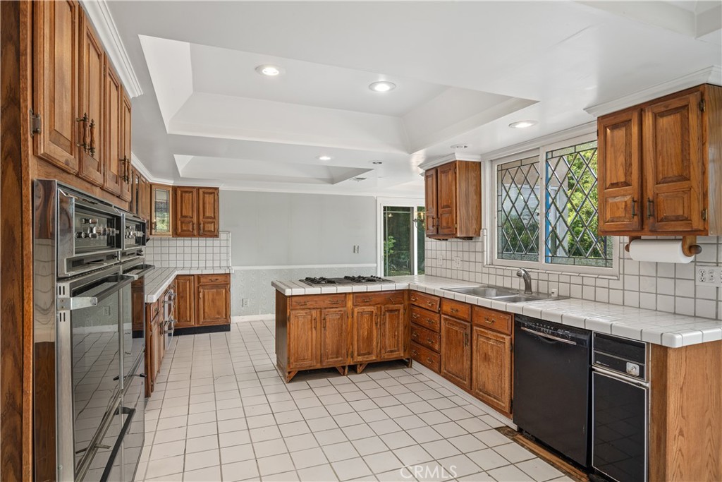 4931 Tarzana Woods Drive