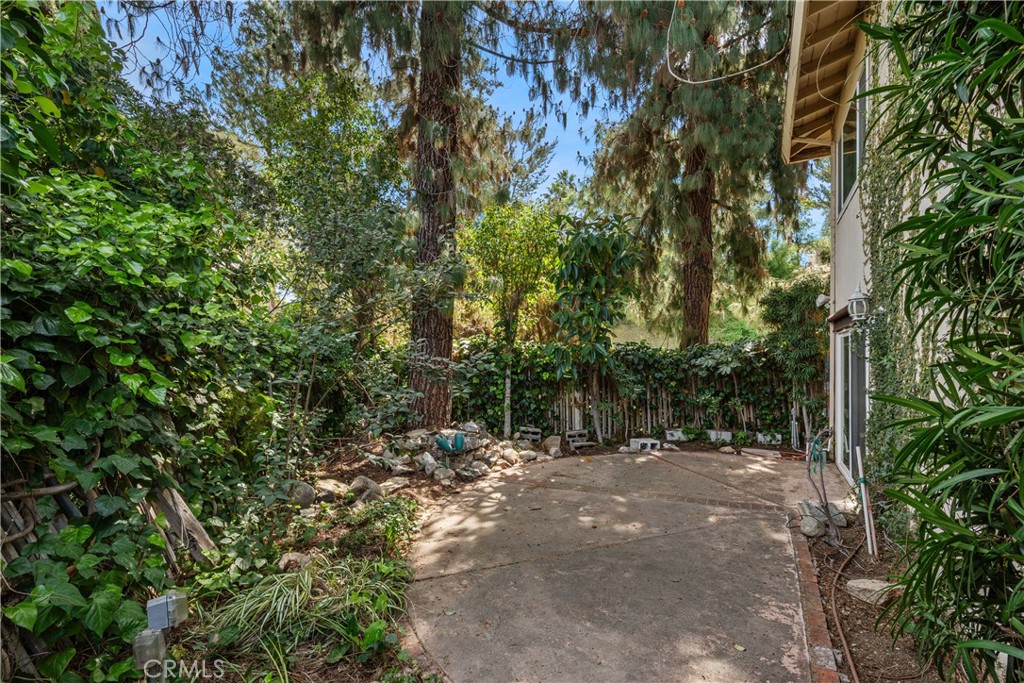 4931 Tarzana Woods Drive
