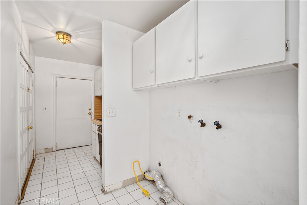 4931 Tarzana Woods Drive