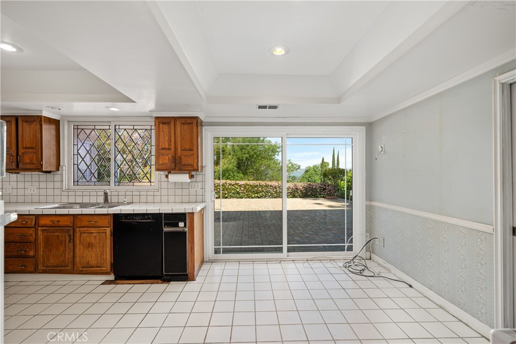 4931 Tarzana Woods Drive