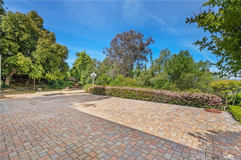4931 Tarzana Woods Drive