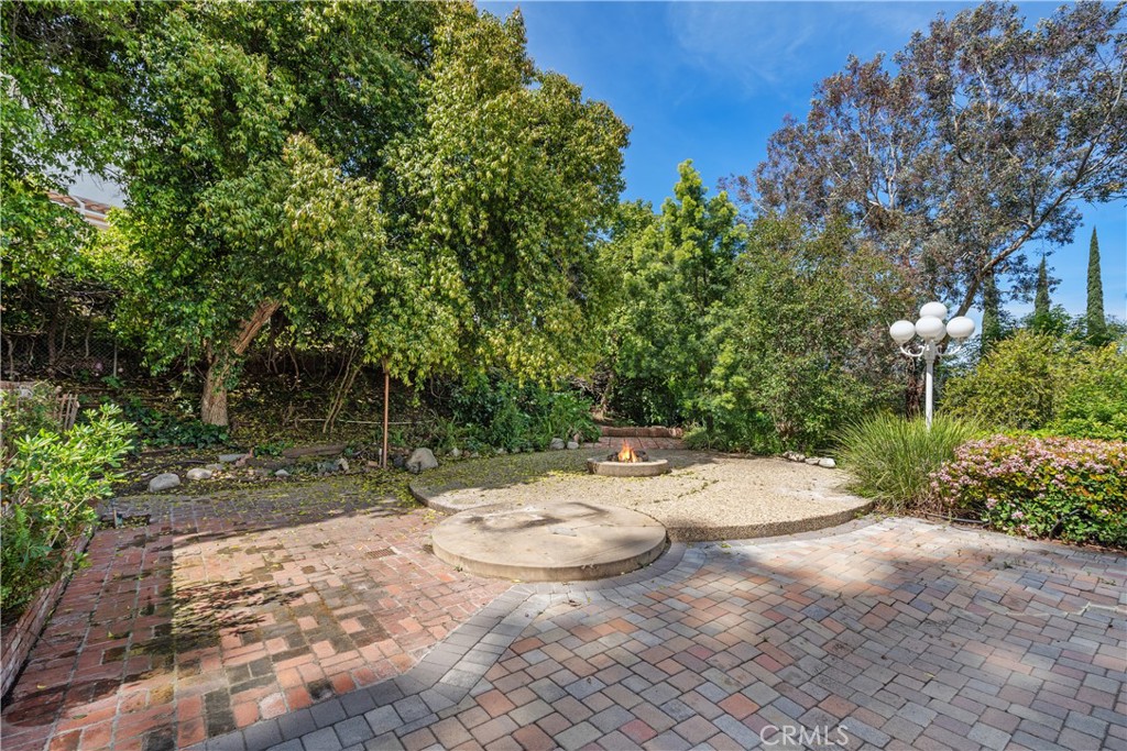 4931 Tarzana Woods Drive