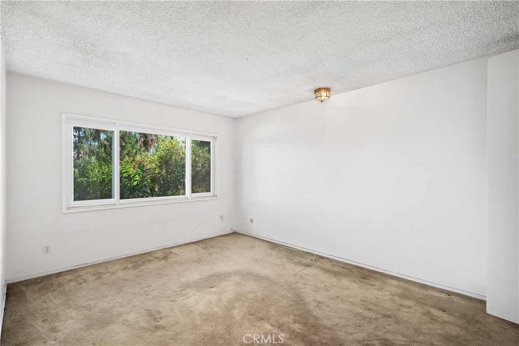 4931 Tarzana Woods Drive
