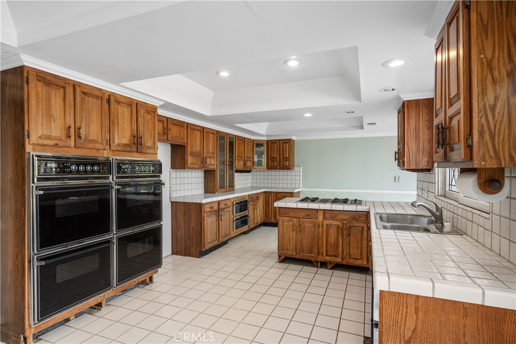 4931 Tarzana Woods Drive