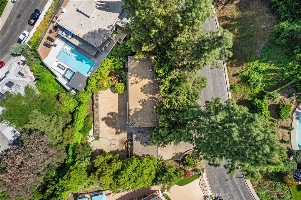 4931 Tarzana Woods Drive