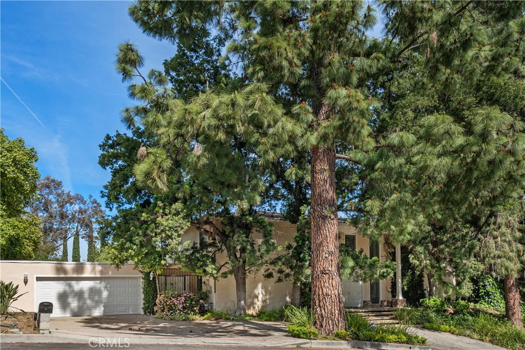 4931 Tarzana Woods Drive