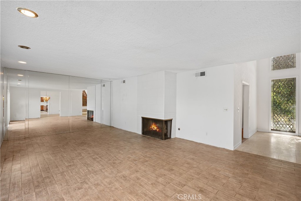 4931 Tarzana Woods Drive