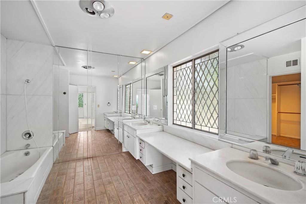 4931 Tarzana Woods Drive