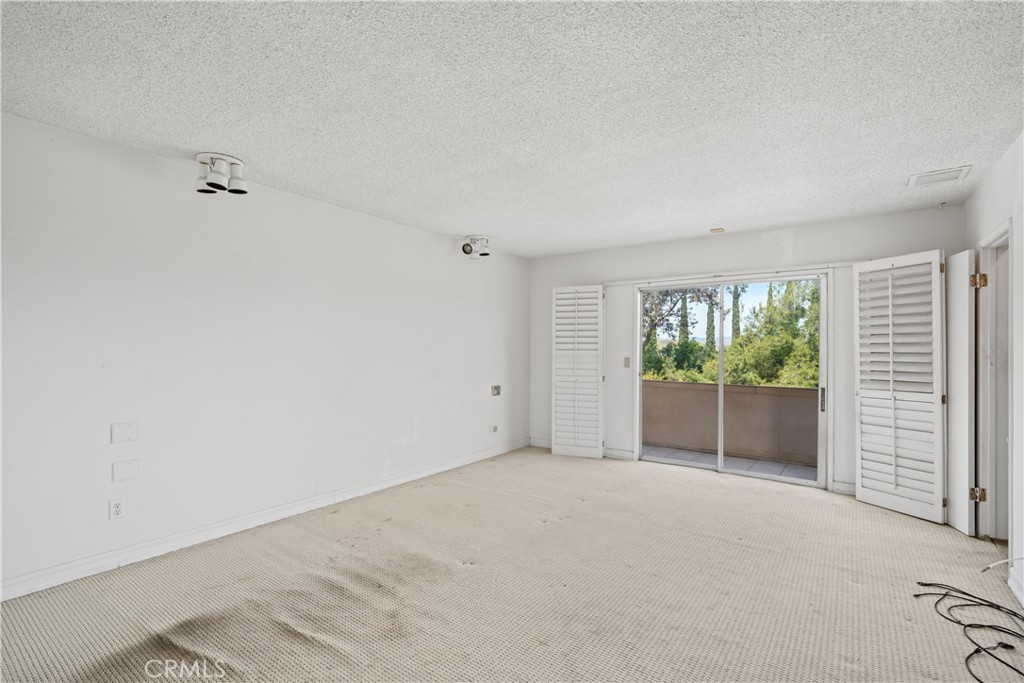 4931 Tarzana Woods Drive