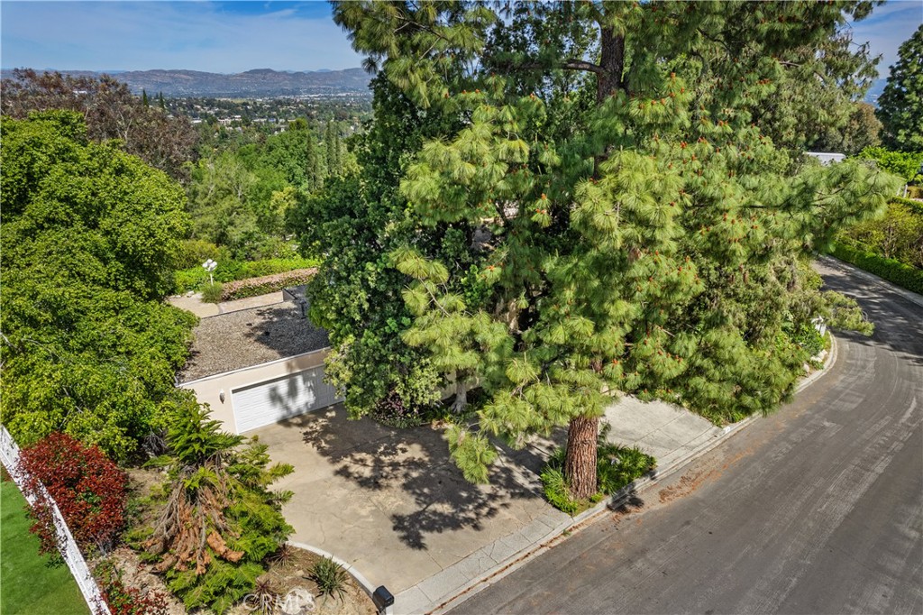 4931 Tarzana Woods Drive
