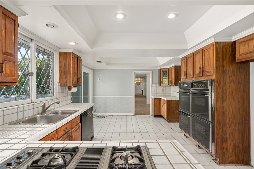 4931 Tarzana Woods Drive