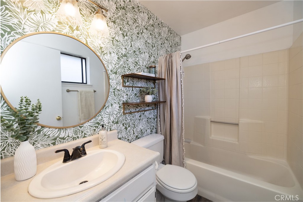 137 E Vintage Street