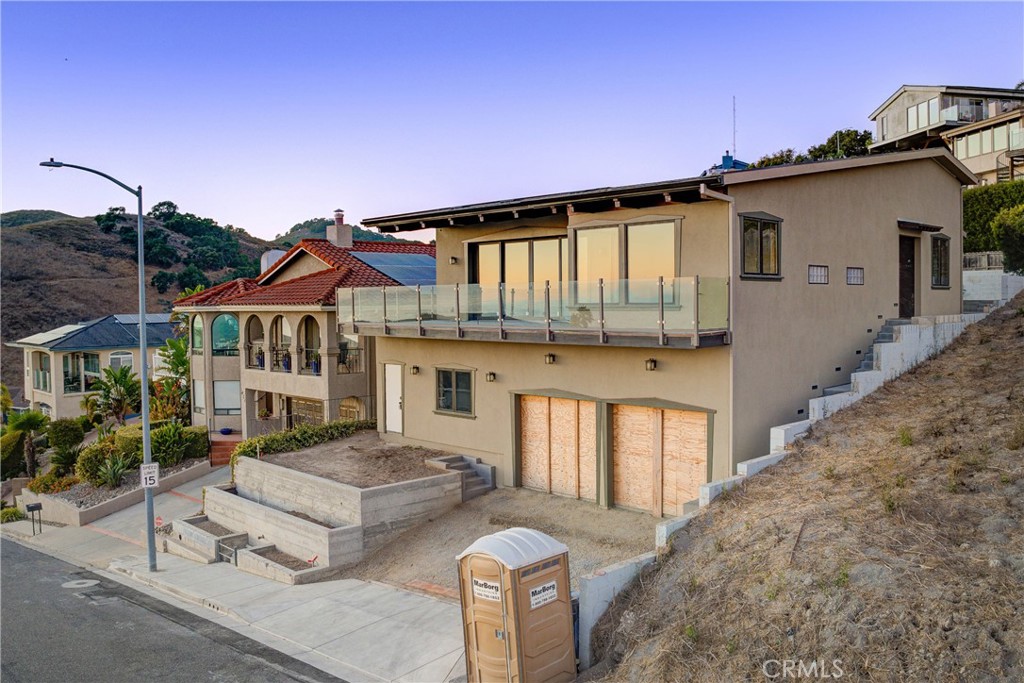 1081 Longview Avenue