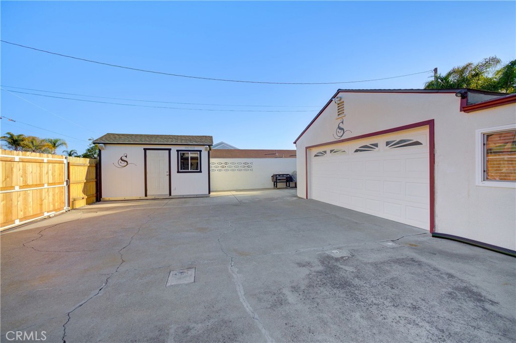 323 Bell Street