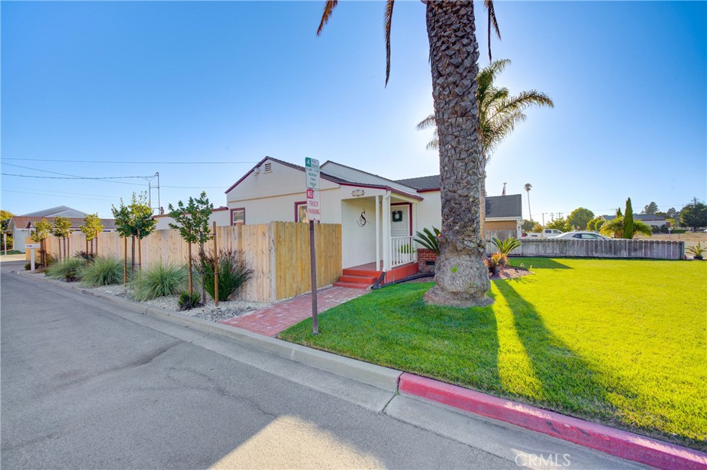 323 Bell Street
