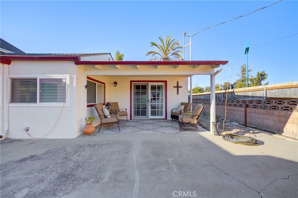 323 Bell Street