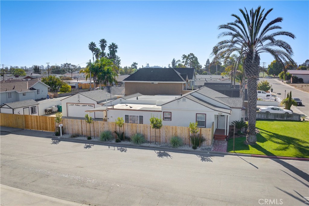 323 Bell Street