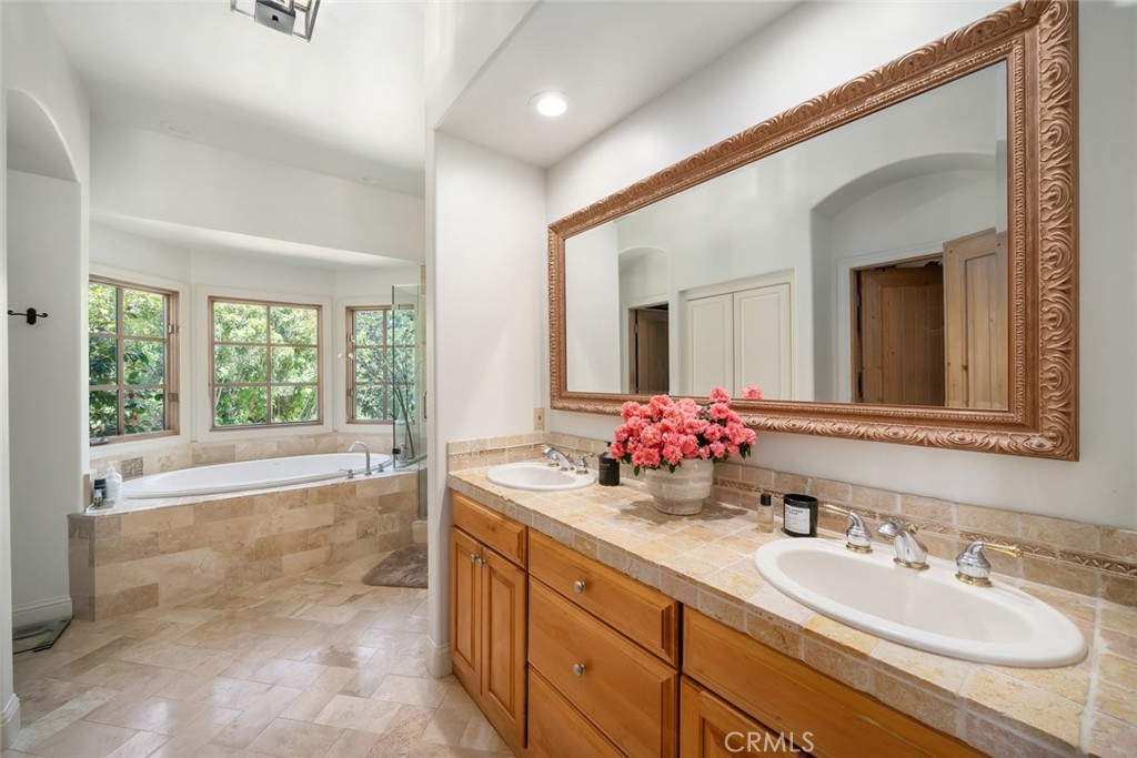 1190 Bassi Drive