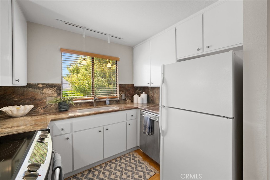 120 Montecito Avenue 4