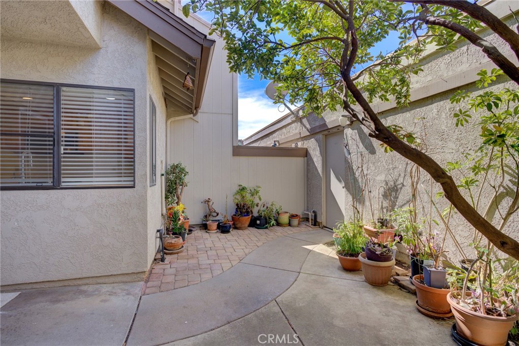 1220 Cobblestone Lane