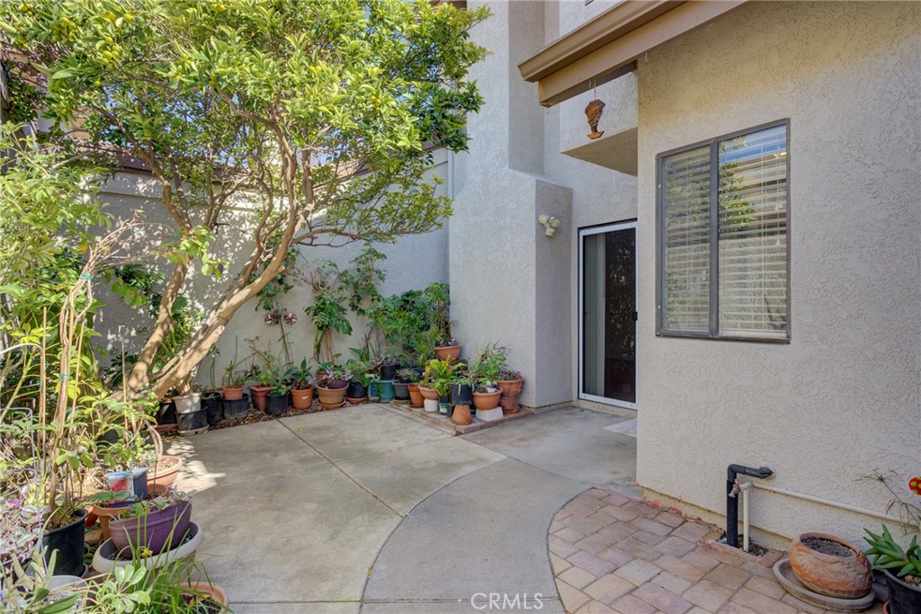 1220 Cobblestone Lane