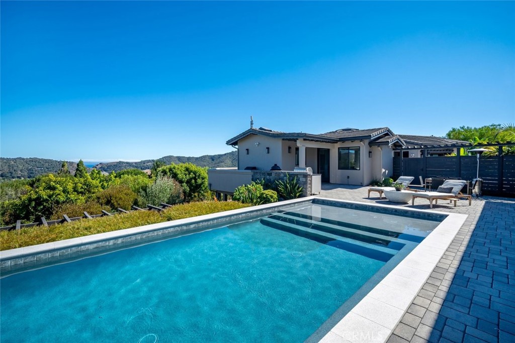 850 Bassi Dr.