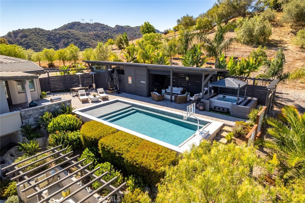 850 Bassi Dr.