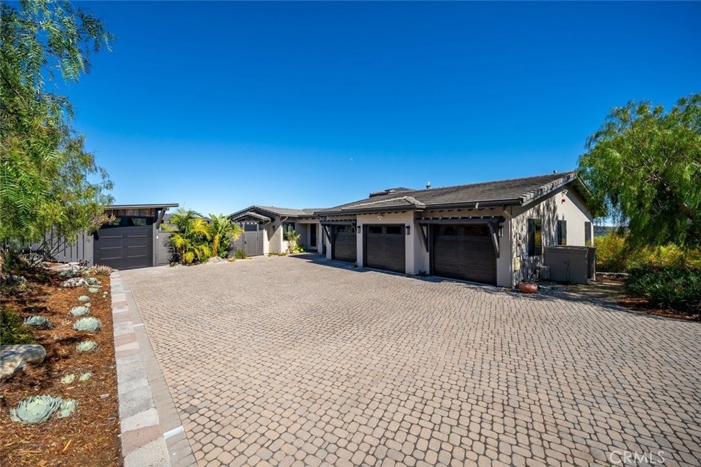 850 Bassi Dr.