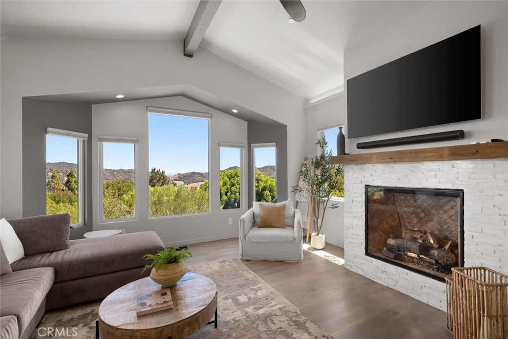 850 Bassi Dr.