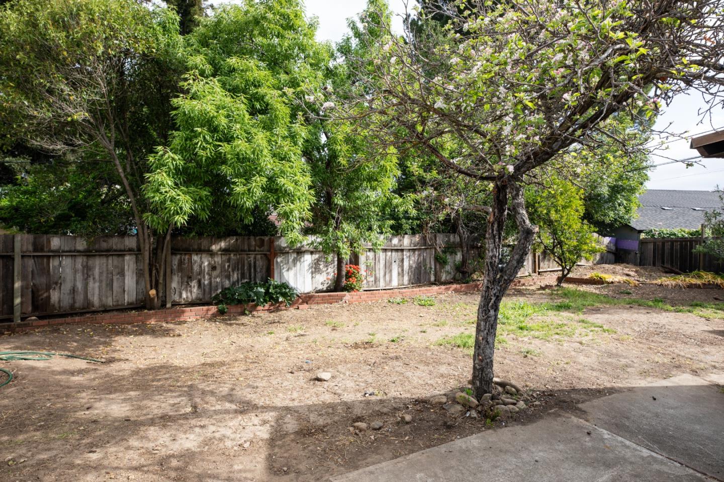 824 Jones WAY