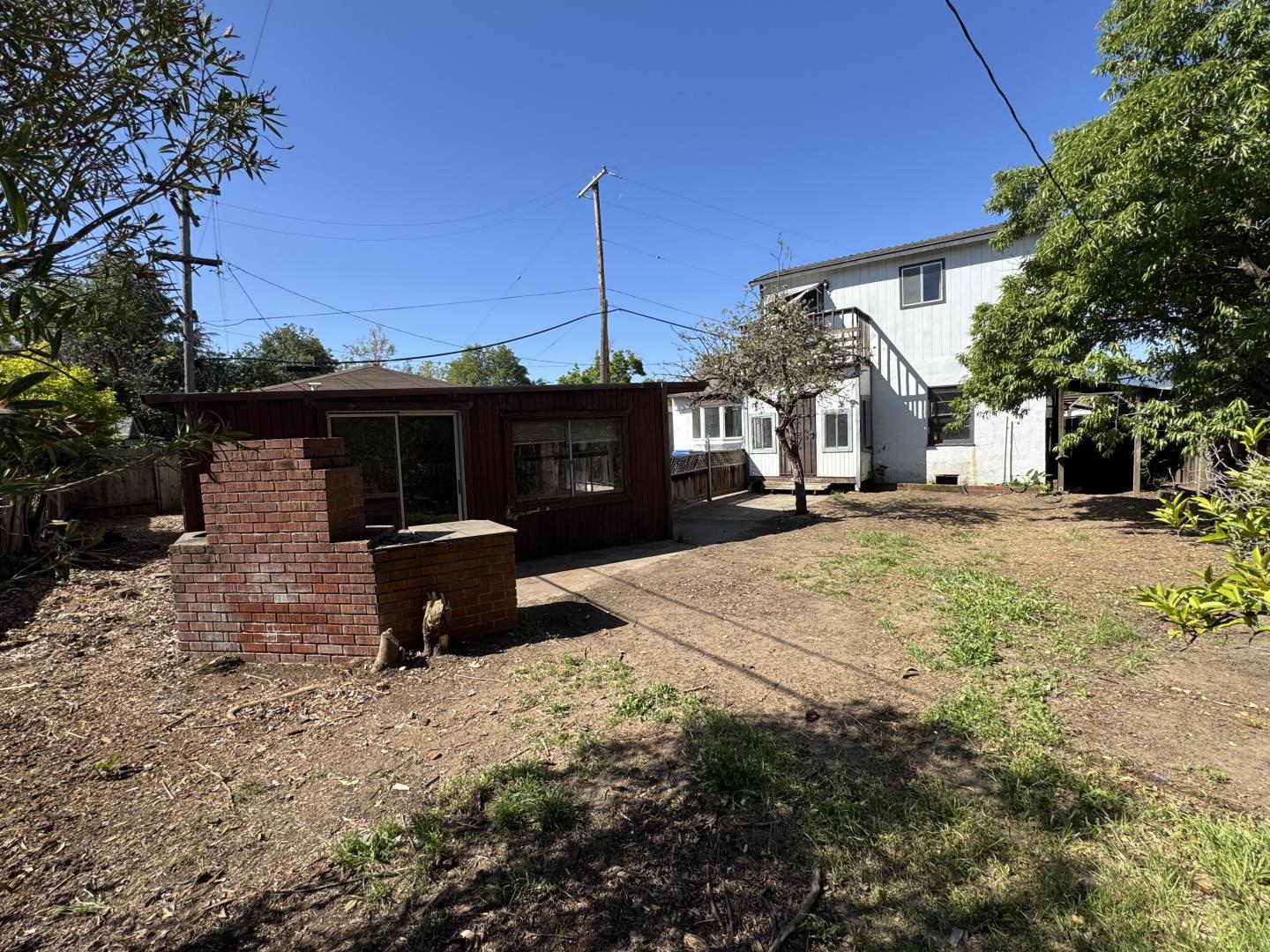 824 Jones WAY