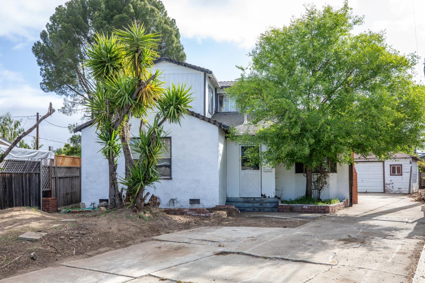 824 Jones WAY