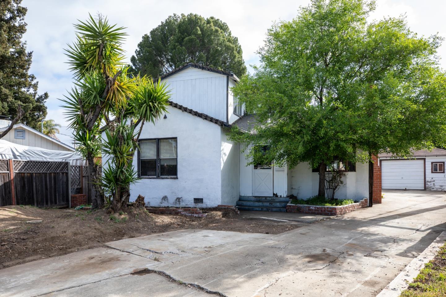 824 Jones WAY