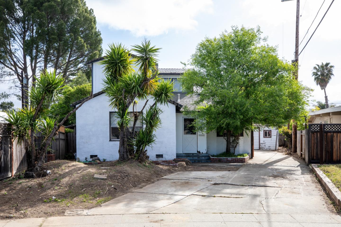 824 Jones WAY