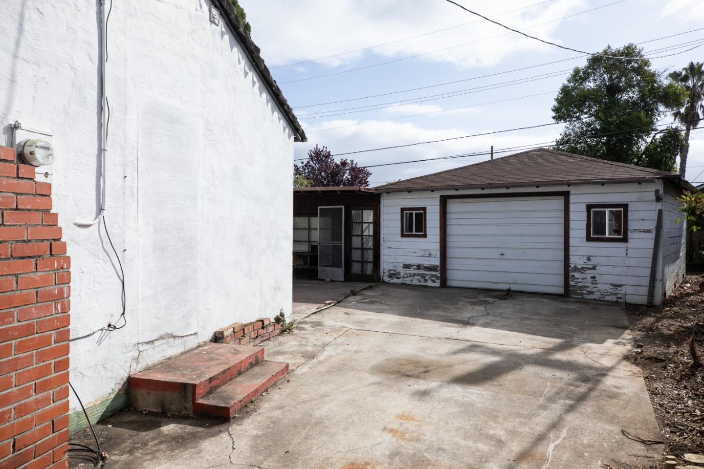 824 Jones WAY