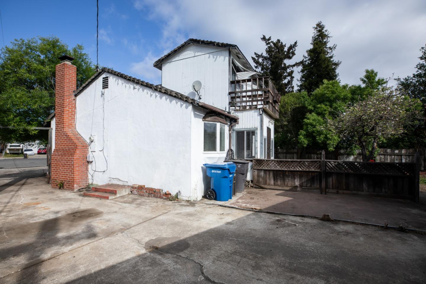 824 Jones WAY
