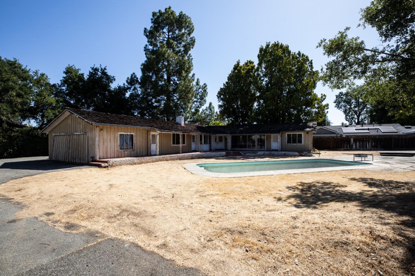 225 Live Oak LN