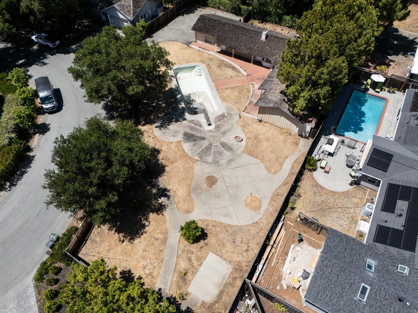 225 Live Oak LN