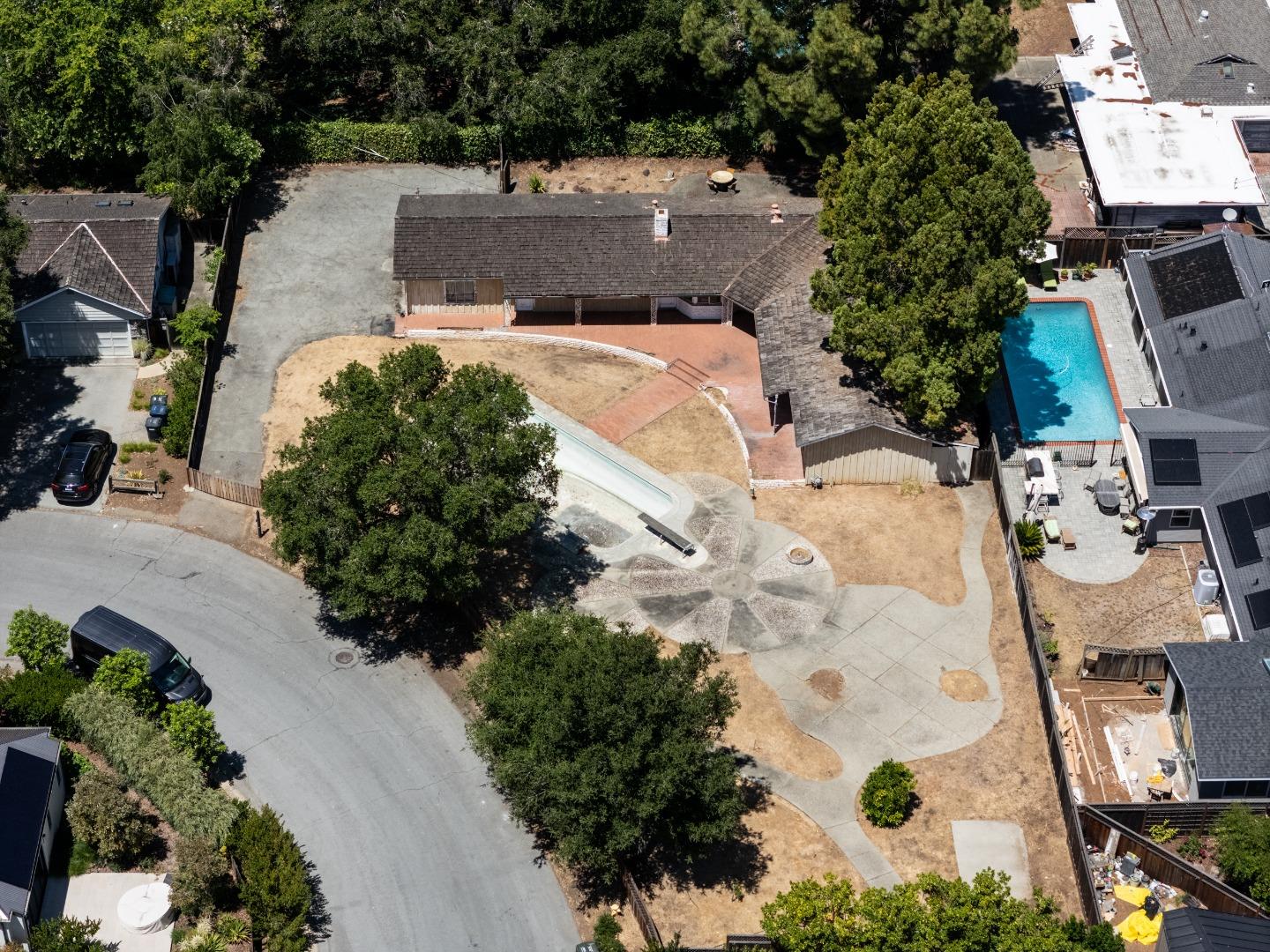 225 Live Oak LN