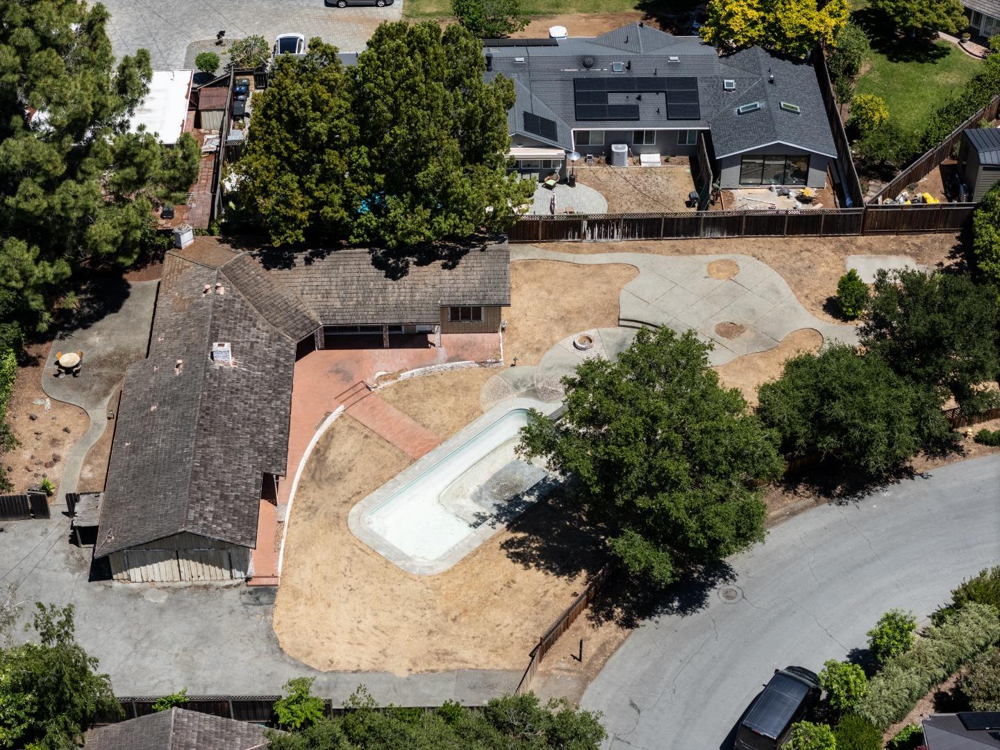 225 Live Oak LN